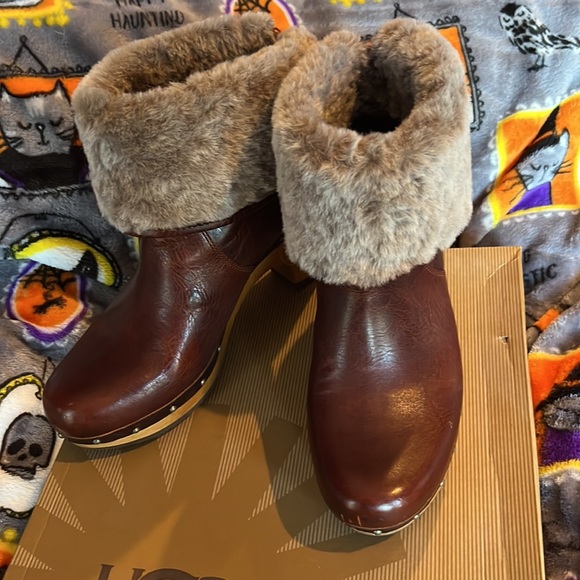 EUC UGG SHEARLING BOOTIES - Picture 2 of 6
